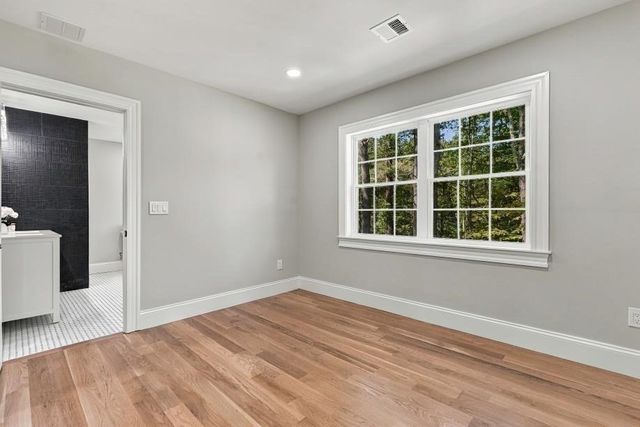 91 High, Upton, MA 01568
