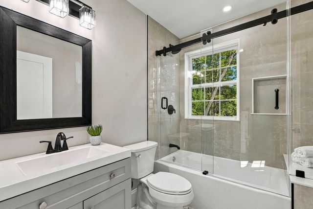 91 High, Upton, MA 01568