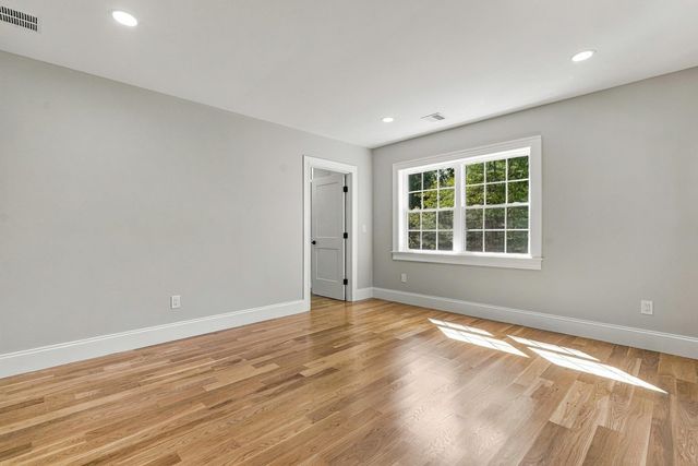 91 High, Upton, MA 01568