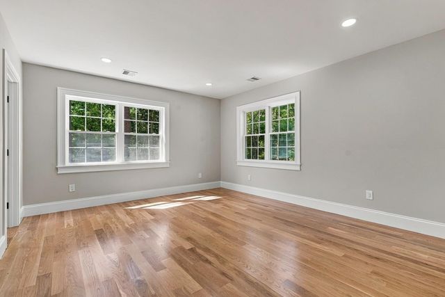 91 High, Upton, MA 01568