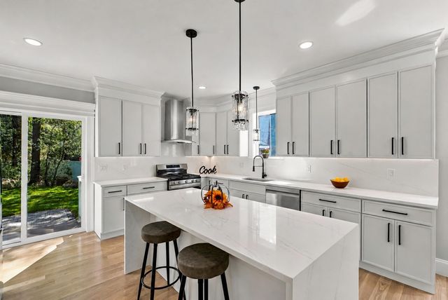 91 High, Upton, MA 01568