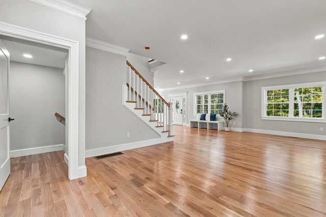 91 High, Upton, MA 01568