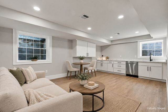 91 High, Upton, MA 01568