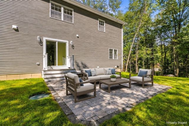 91 High, Upton, MA 01568