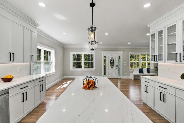 91 High, Upton, MA 01568