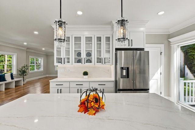91 High, Upton, MA 01568