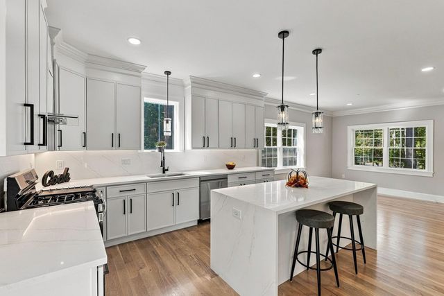 91 High, Upton, MA 01568