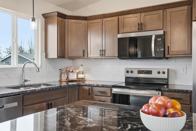 4012 MAGNUM RD, Rapid City, SD 57703