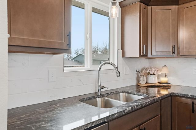 4012 MAGNUM RD, Rapid City, SD 57703