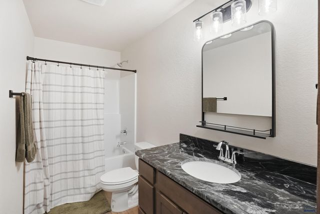 4012 MAGNUM RD, Rapid City, SD 57703