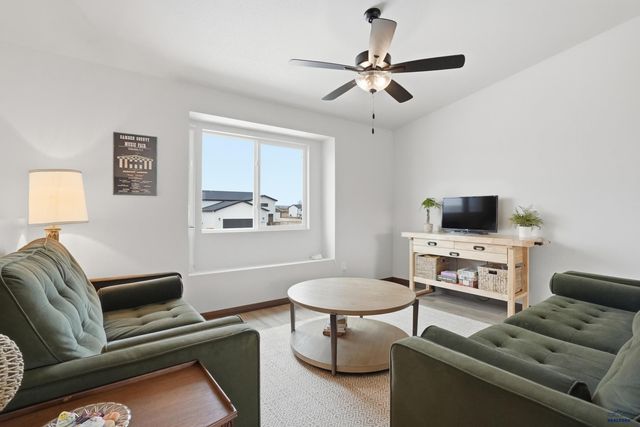 4012 MAGNUM RD, Rapid City, SD 57703