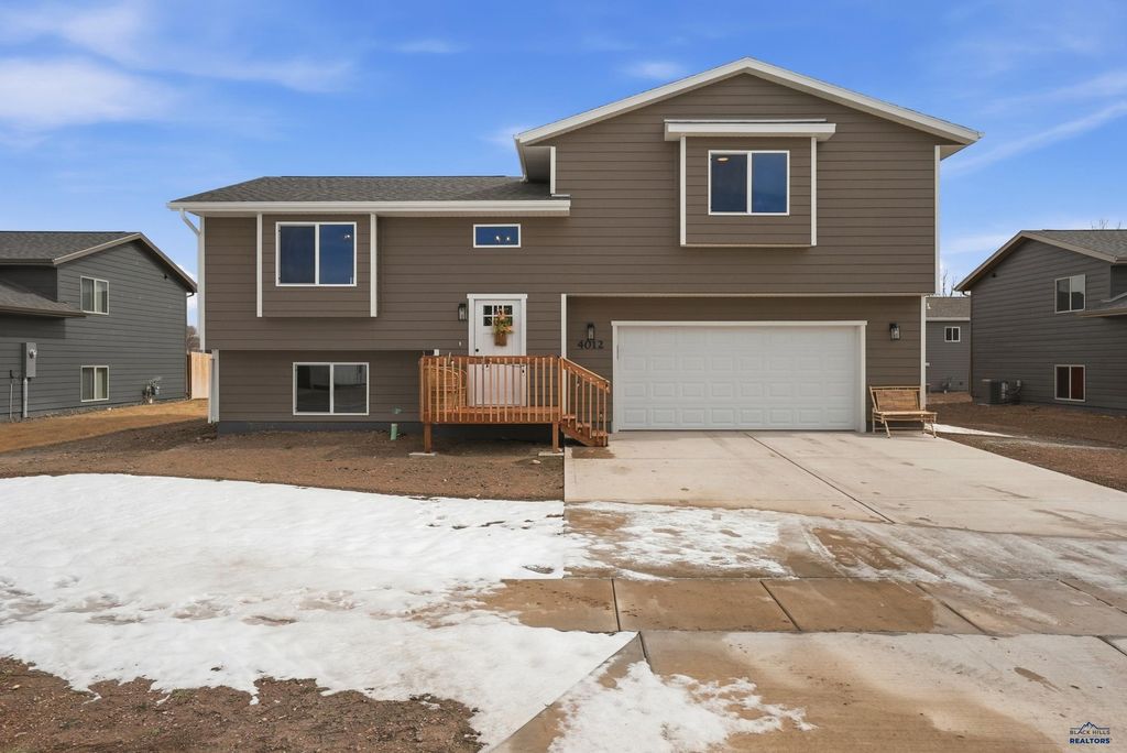 4012 MAGNUM RD, Rapid City, SD 57703