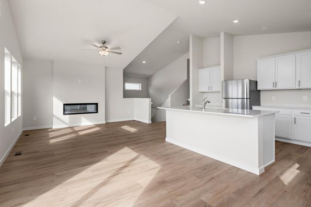 605 Redwood Loop N, Cambridge, MN 55008