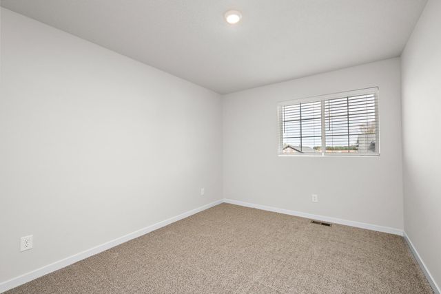 605 Redwood Loop N, Cambridge, MN 55008