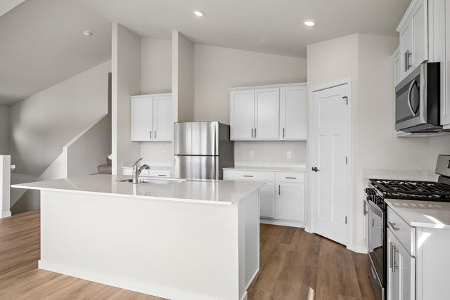 605 Redwood Loop N, Cambridge, MN 55008