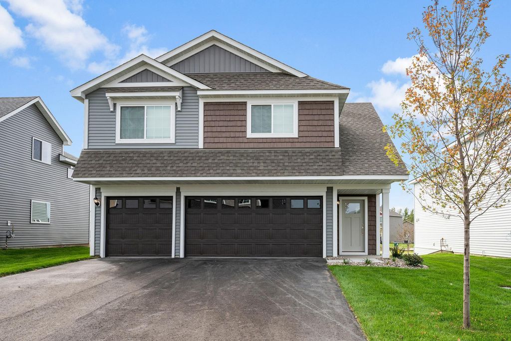 605 Redwood Loop N, Cambridge, MN 55008