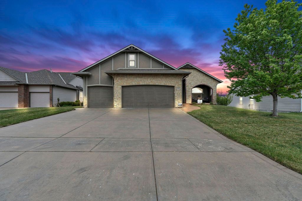 2763 N Woodridge Ct., Wichita, KS 67226