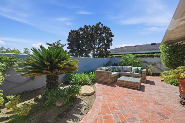 1633 Santiago, Newport Beach, CA 92660