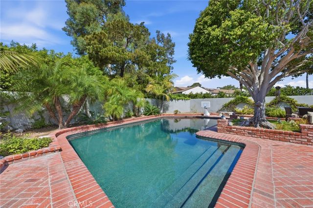 1633 Santiago, Newport Beach, CA 92660