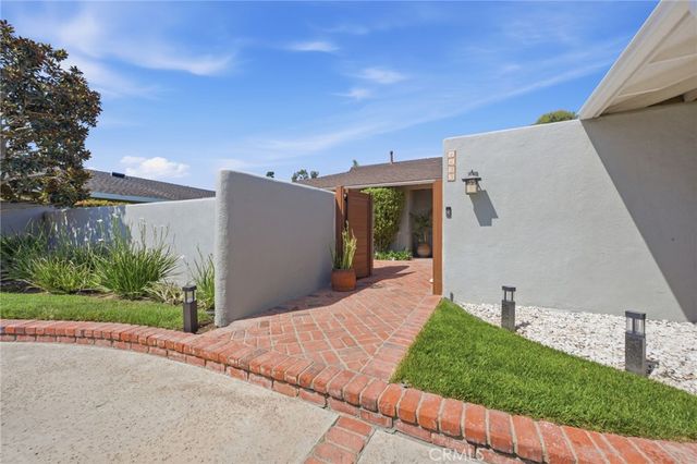 1633 Santiago, Newport Beach, CA 92660