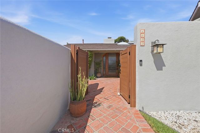 1633 Santiago, Newport Beach, CA 92660