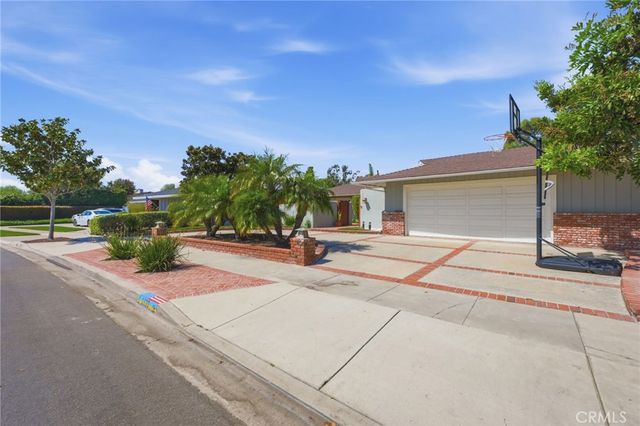 1633 Santiago, Newport Beach, CA 92660