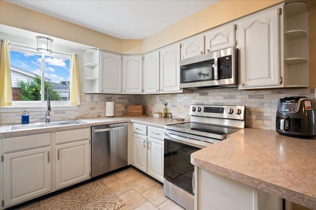 31733 Pembroke Street, Livonia City, MI 48152