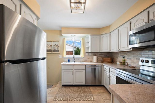 31733 Pembroke Street, Livonia City, MI 48152