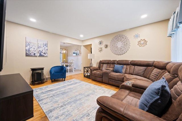 31733 Pembroke Street, Livonia City, MI 48152