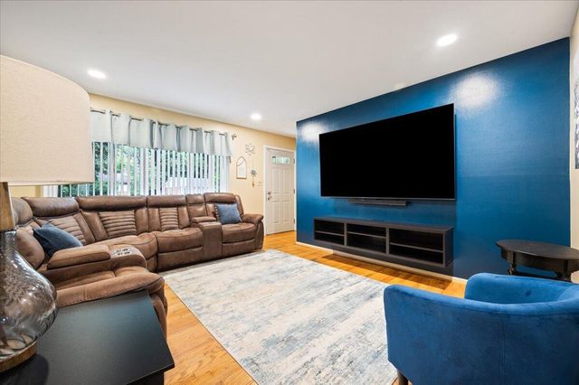 31733 Pembroke Street, Livonia City, MI 48152