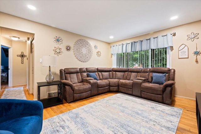 31733 Pembroke Street, Livonia City, MI 48152