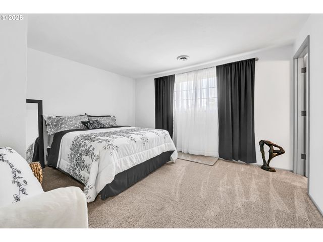 6616 E St, Springfield, OR 97478