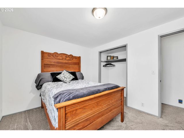 6616 E St, Springfield, OR 97478