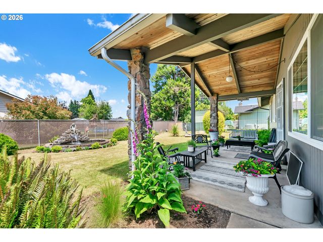 6616 E St, Springfield, OR 97478