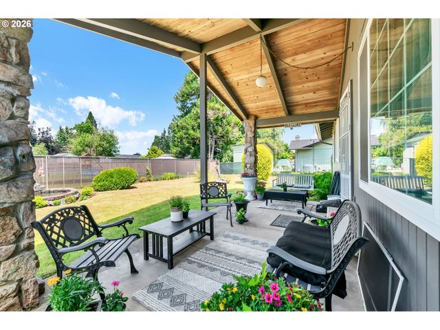 6616 E St, Springfield, OR 97478