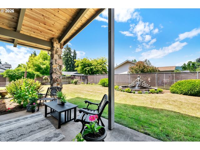 6616 E St, Springfield, OR 97478
