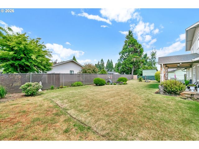6616 E St, Springfield, OR 97478