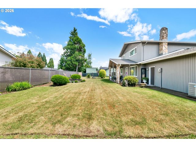6616 E St, Springfield, OR 97478