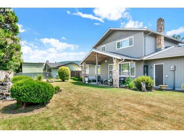 6616 E St, Springfield, OR 97478