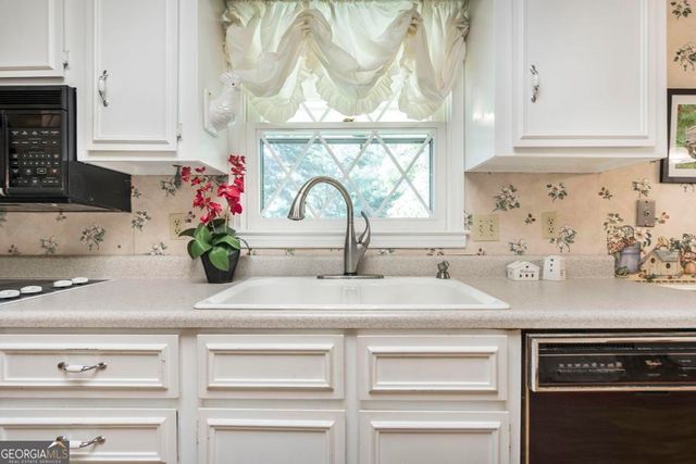302 Woodhaven Road, Centerville, GA 31028