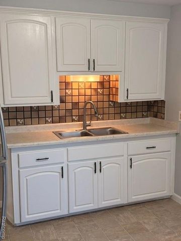 6836 Deering Street, Garden City, MI 48135