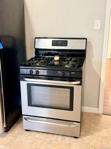 6836 Deering Street, Garden City, MI 48135