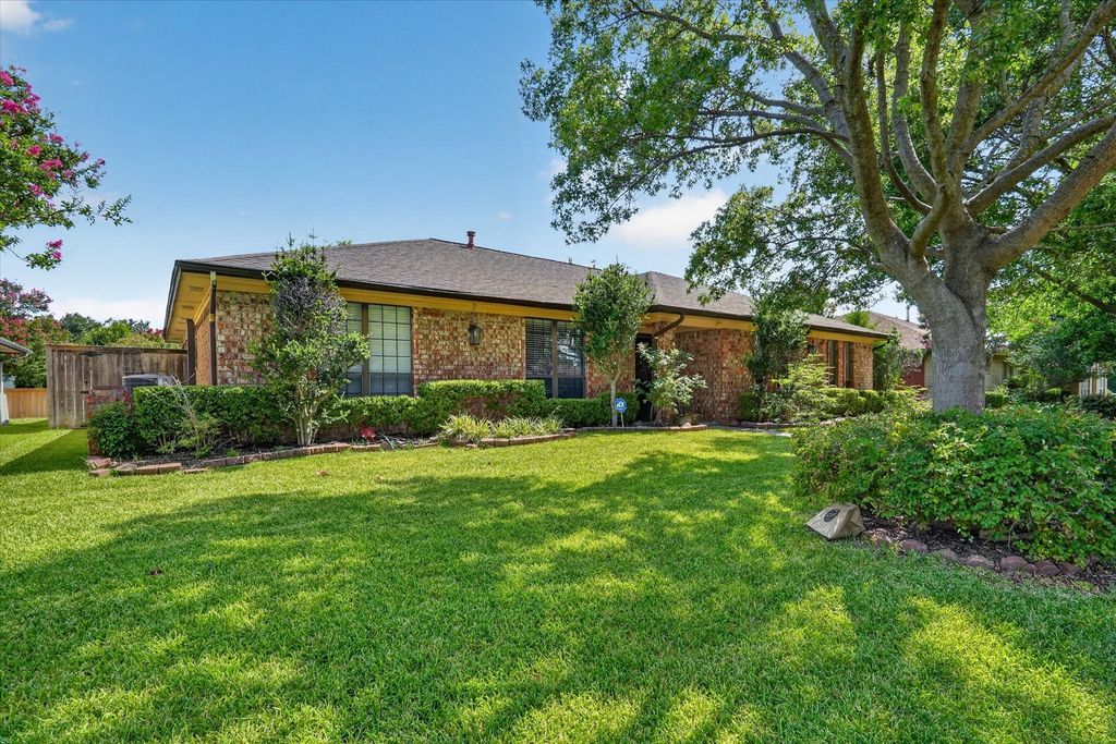 1502 Meadow Glen Street, Richardson, TX 75081