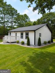 1892 Rockdale Circle, Snellville, GA 30078