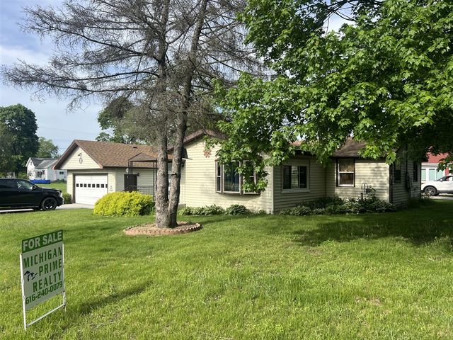 228 W Forest Street, Edmore, MI 48829