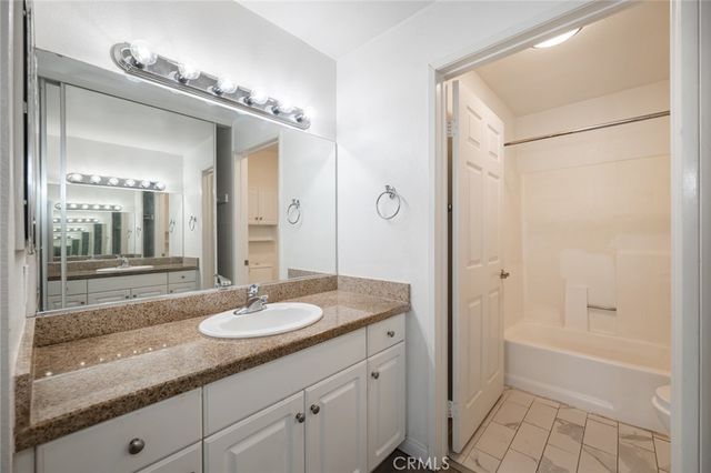 5500 Owensmouth 218, Woodland Hills, CA 91367