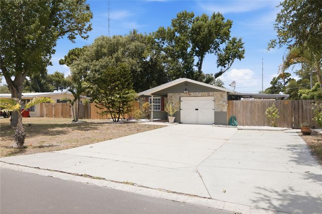 8536 QUAIL ROAD, Seminole, FL 33777