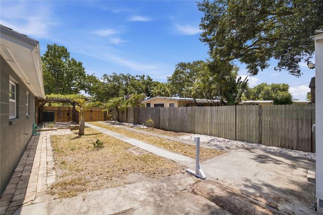 8536 QUAIL ROAD, Seminole, FL 33777