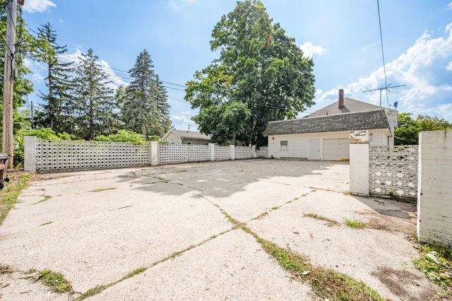 117 S Warren Avenue, Big Rapids, MI 49307