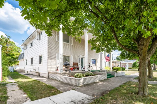 117 S Warren Avenue, Big Rapids, MI 49307